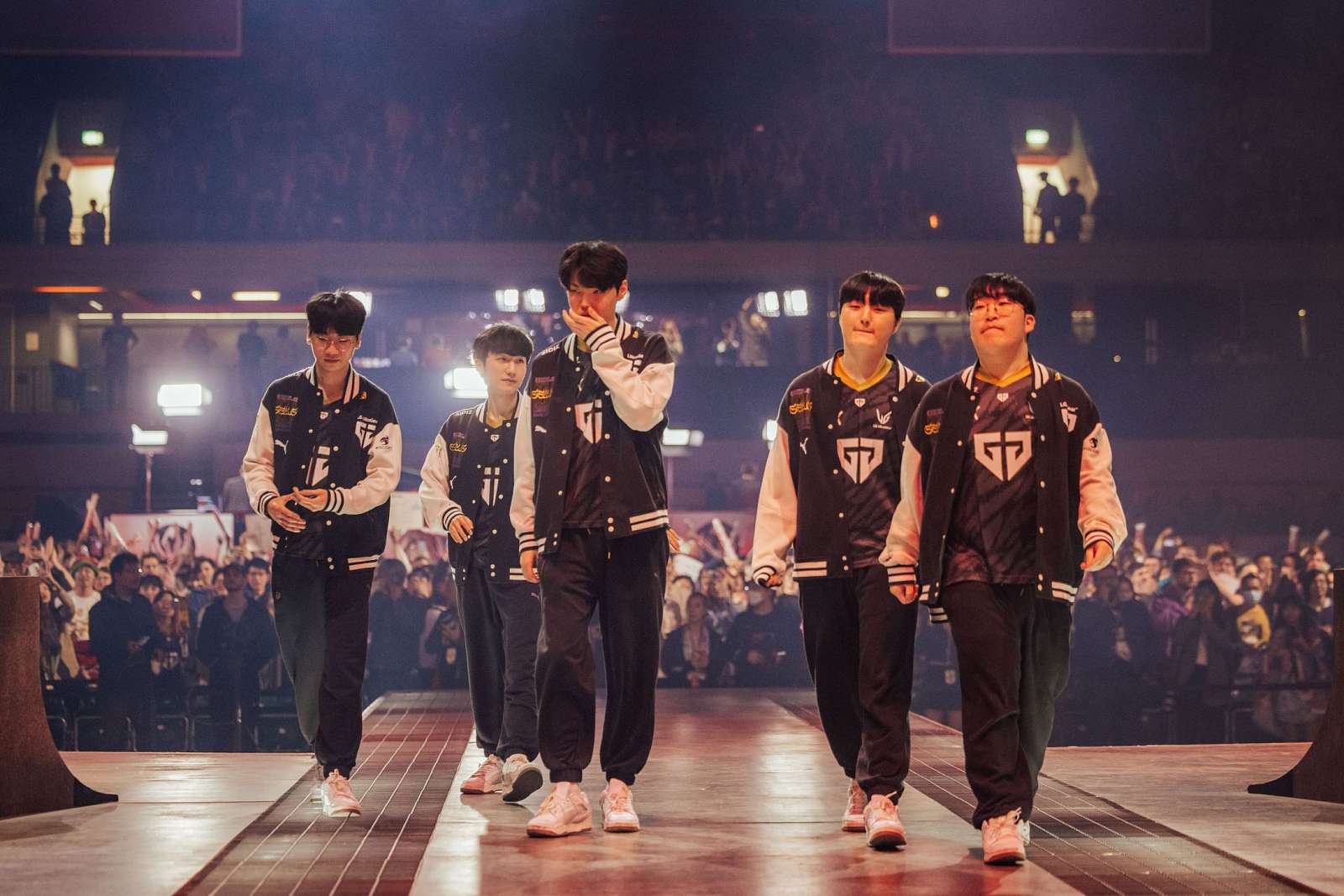 MSI 2023: Bilibili Gaming zaskočili korejskou jedničku GenG a vyzvou zítra T1