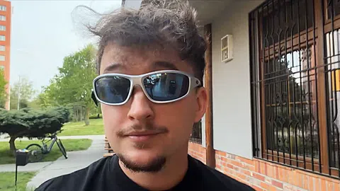 Kapesník řeší dilema: Jak by se 1400 lidí vešlo ke stolu?