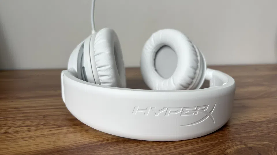 HyperX Cloud Flight 2 - pohodlné náušníky ukrývají měniče s výborným prostorovým vykreslováním zvuku