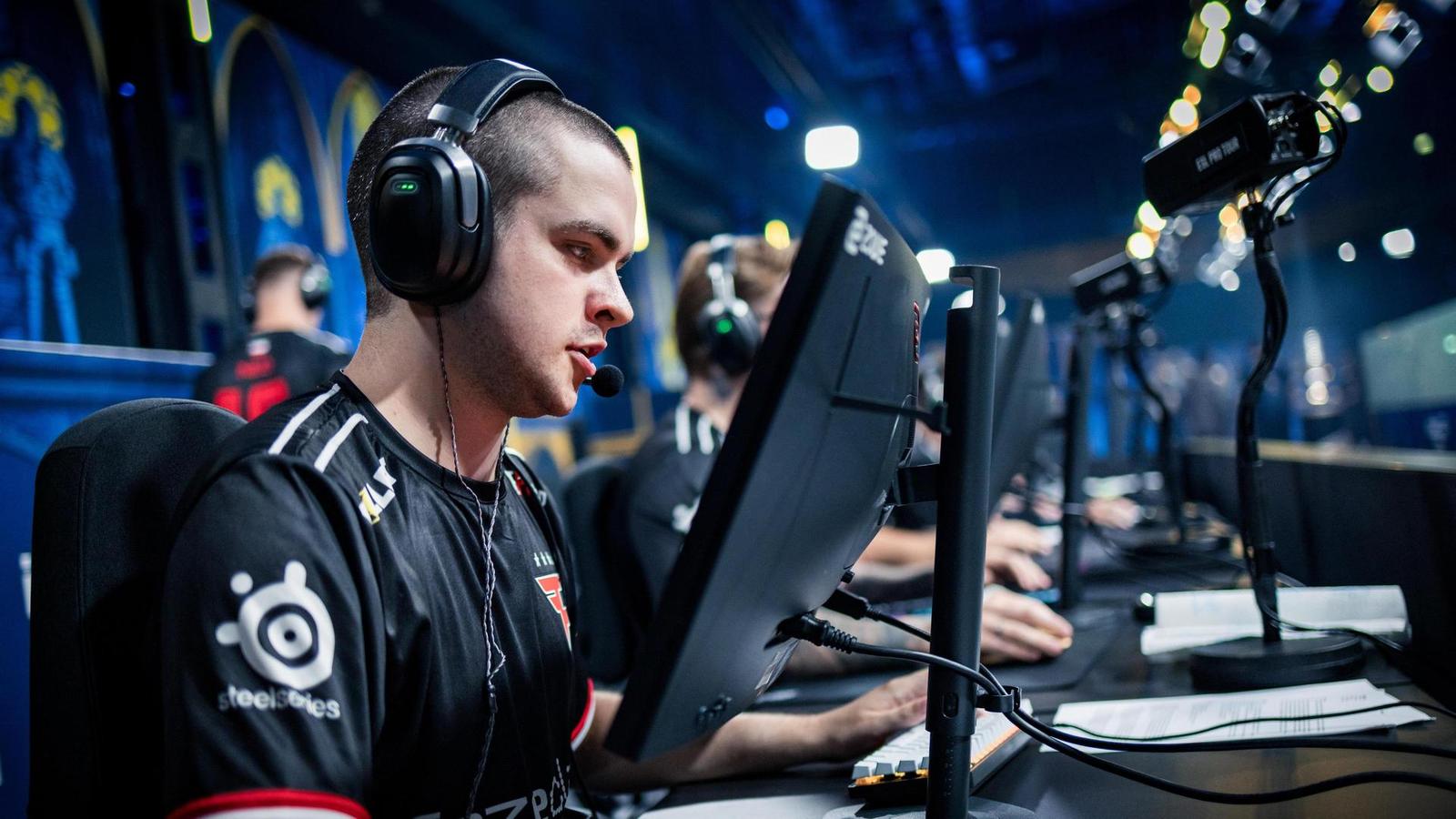 Frozen porazil svůj bývalý tým a pomohl FaZe do semifinále!