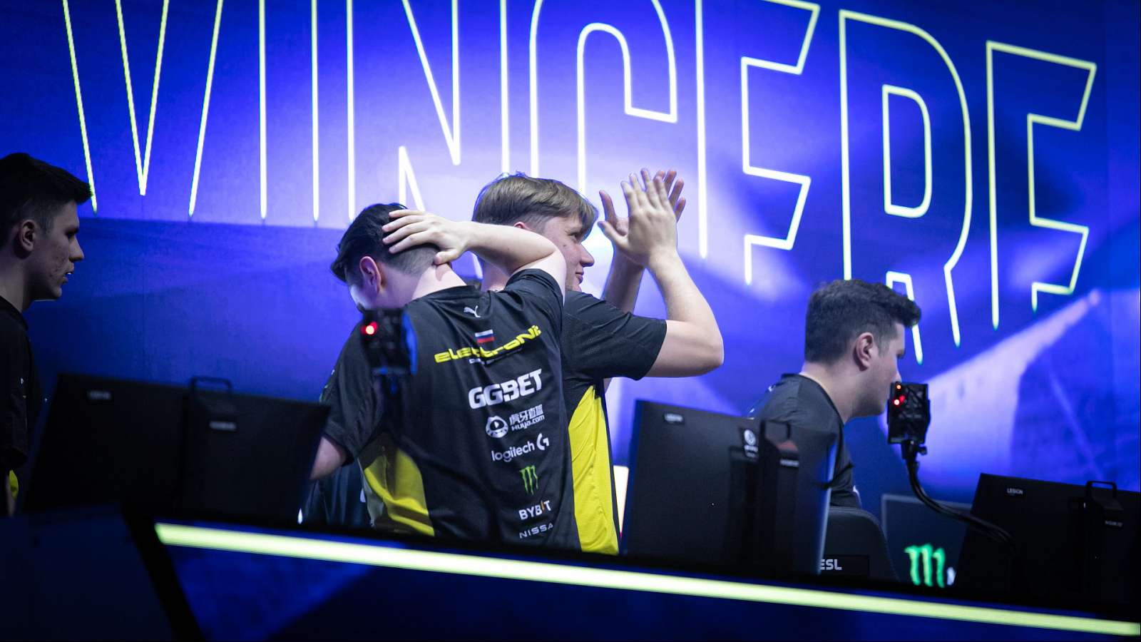 NaVi jsou ve finále! Astralis převálcovali 2-0