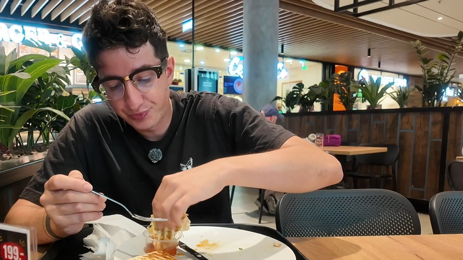 Mikeses zákazníkovi přiznal, že sní jeho objednávku