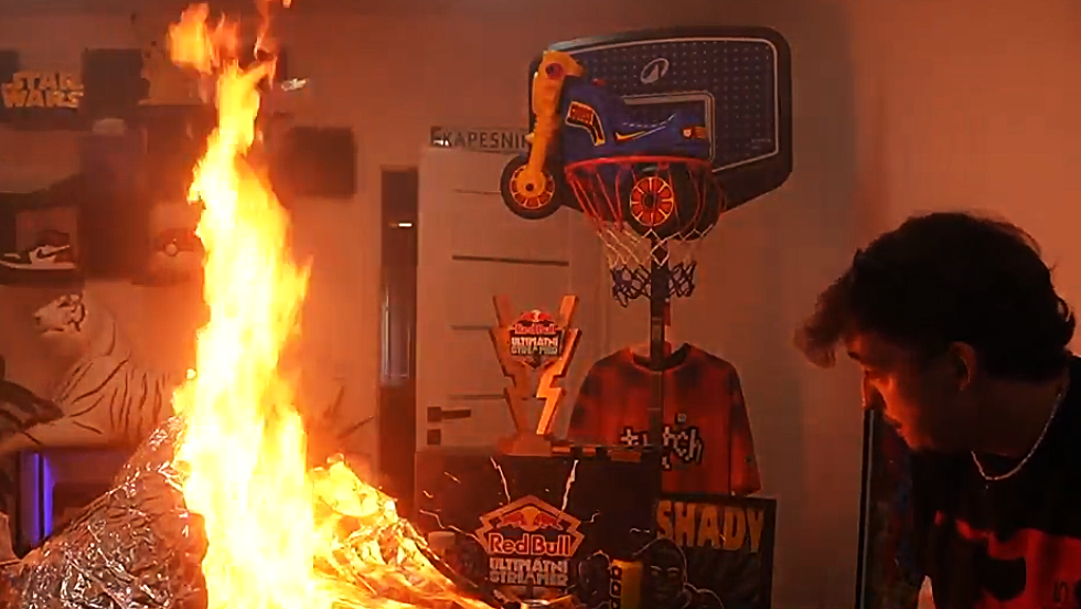 Kapesník chtěl upéct pizzu. Během streamu zapálil stůl!