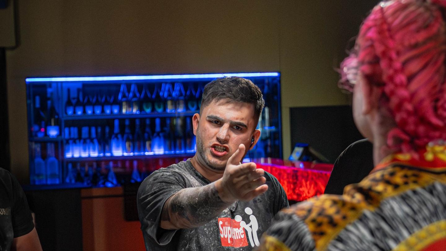 LeSy nechá Samirův útok v šatnách na Natana bez následků