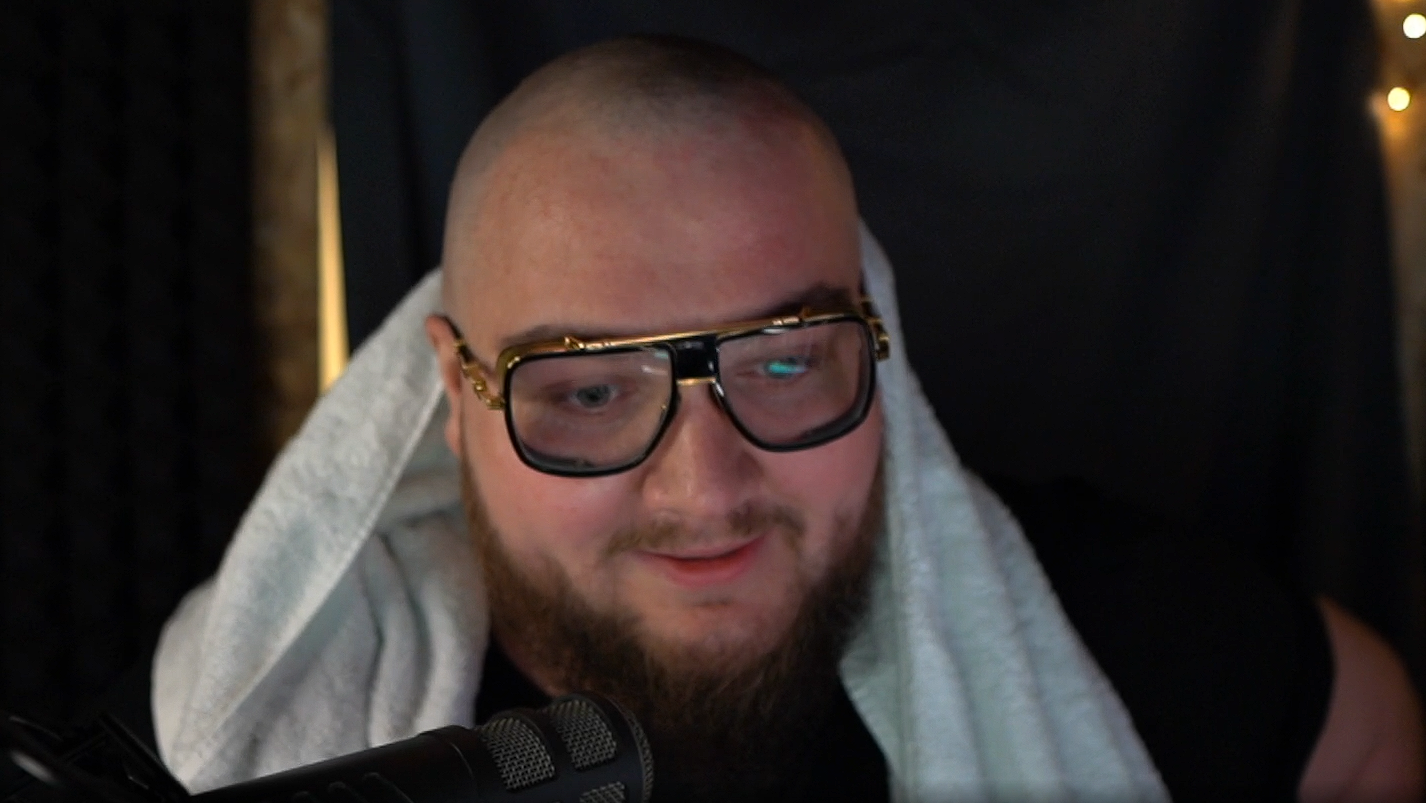 FattyPillow překvapil fanoušky: Ostříhal se dohola