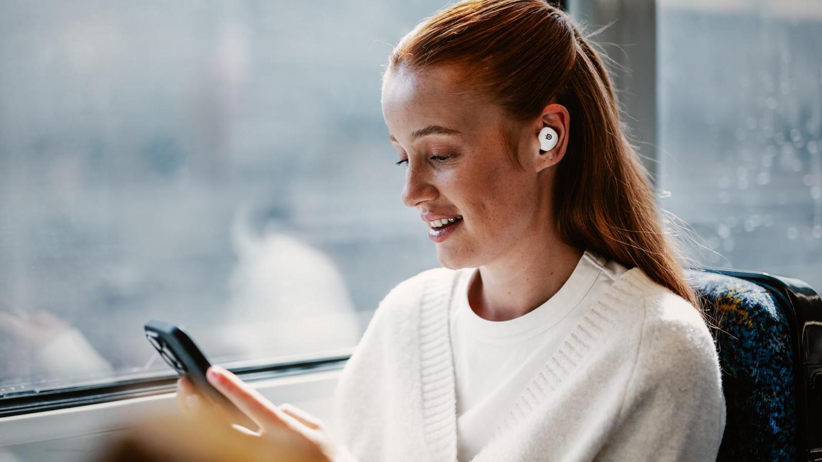 SteelSeries představuje nová sluchátka Arctis GameBuds: Herní zážitek v kapse