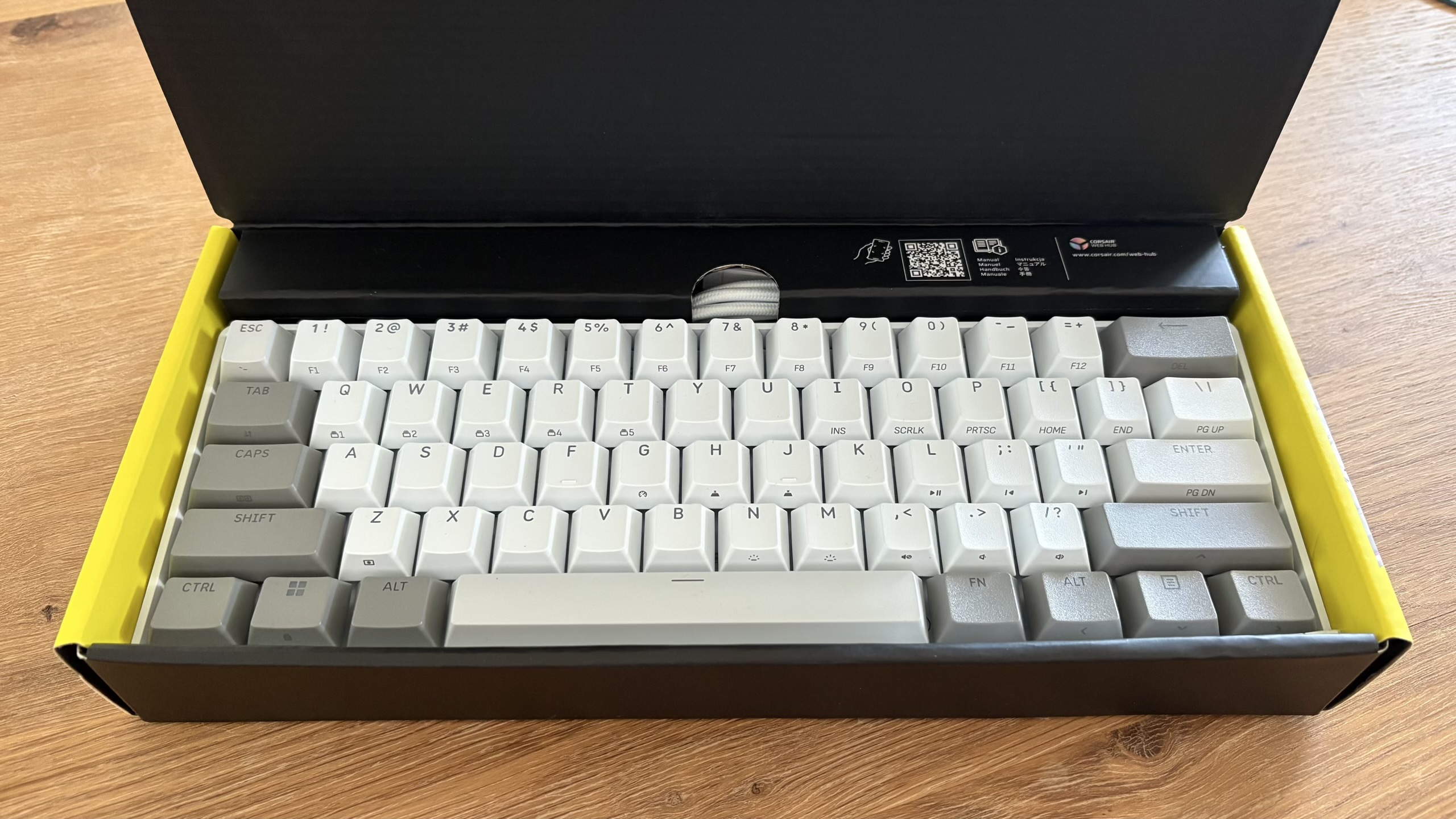 Corsair Clipper Pro Mini 60 - Balení je maličkaté klávesnici šité na míru