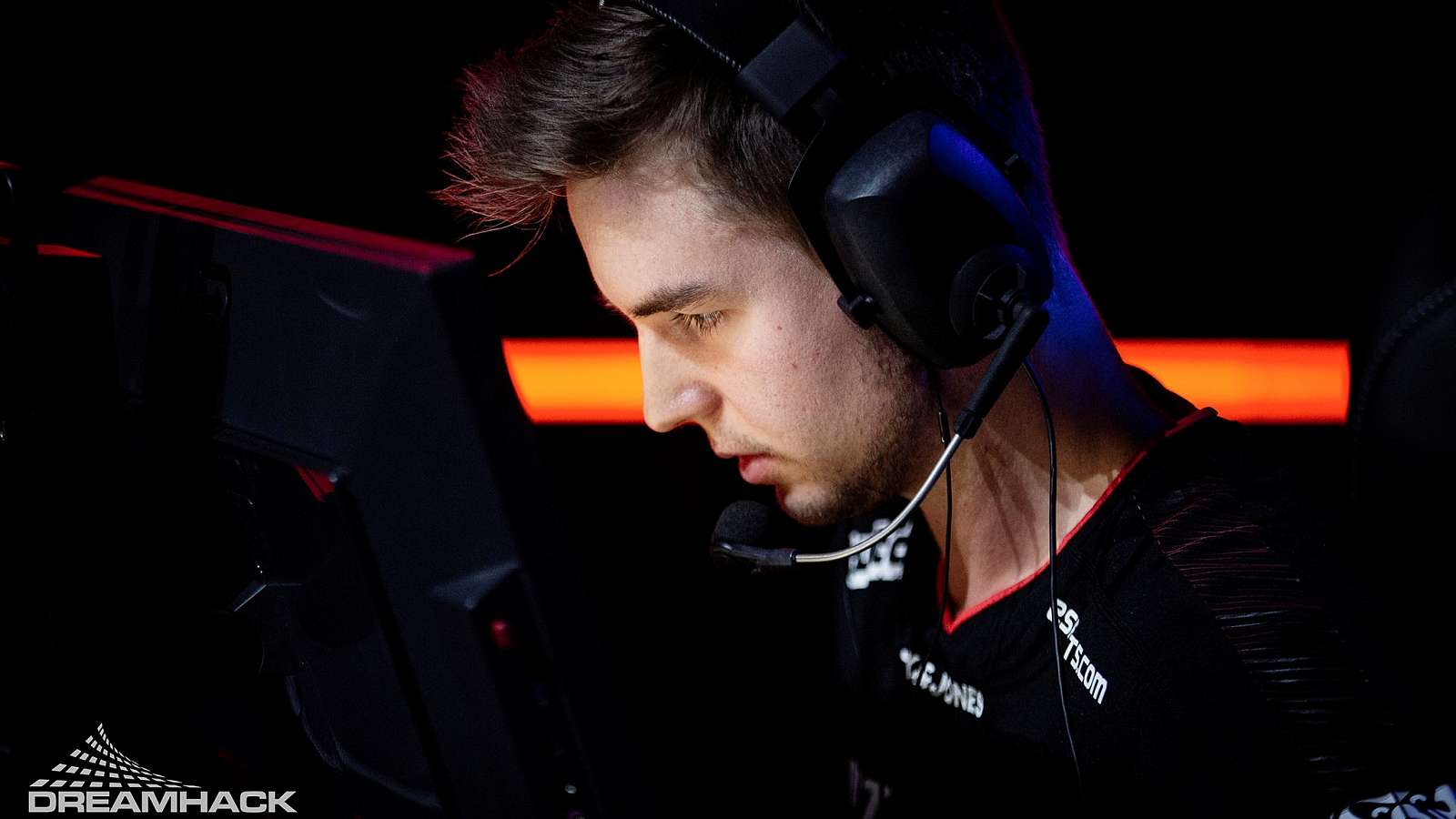 Dev1ce a NIP si balí kufry, na koho čeká play-off?