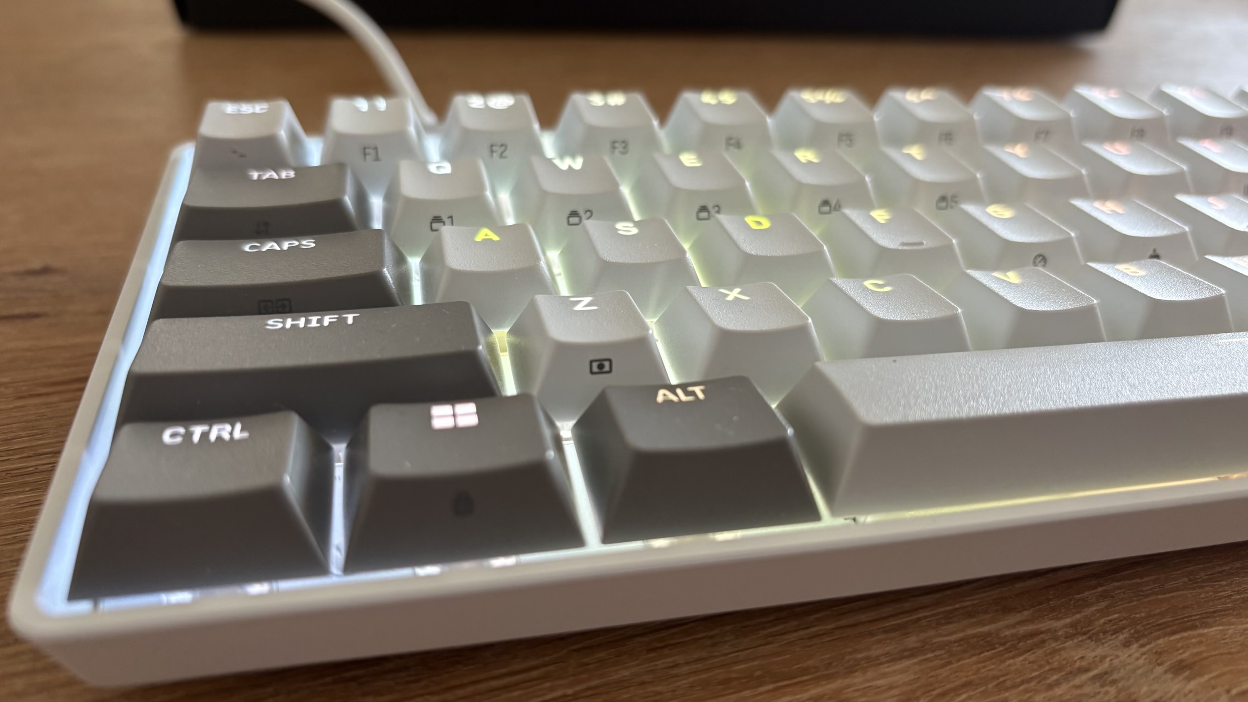 Corsair Clipper Pro Mini 60 - pohled na levou část